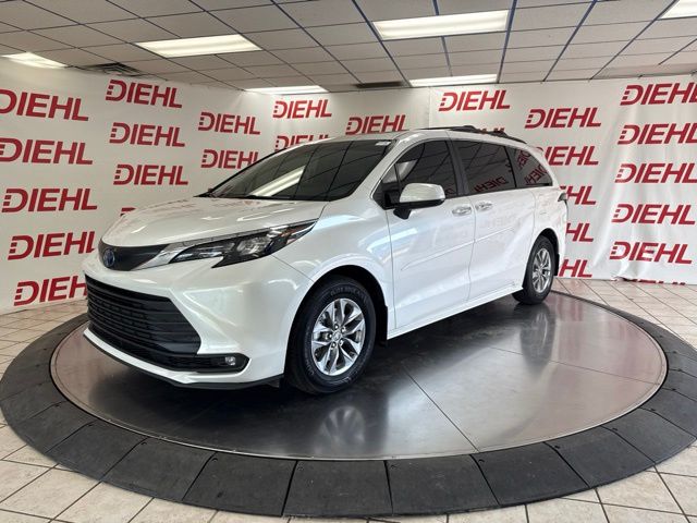 Used 2025 Toyota Sienna Van