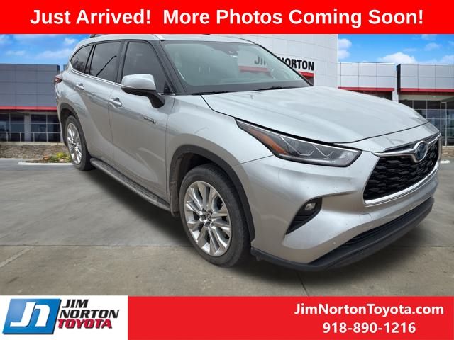 2021 Toyota Highlander Limited's photo