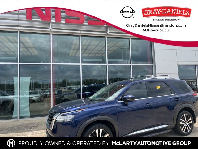 2024 Nissan Pathfinder Platinum 2WD's photo