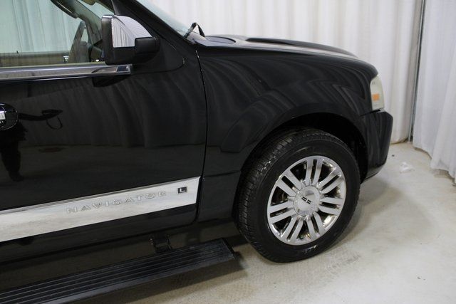 Used 2008 Black Lincoln Base image 11