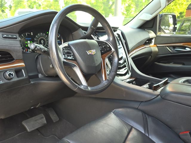 2020 Cadillac Escalade Luxury:C02590