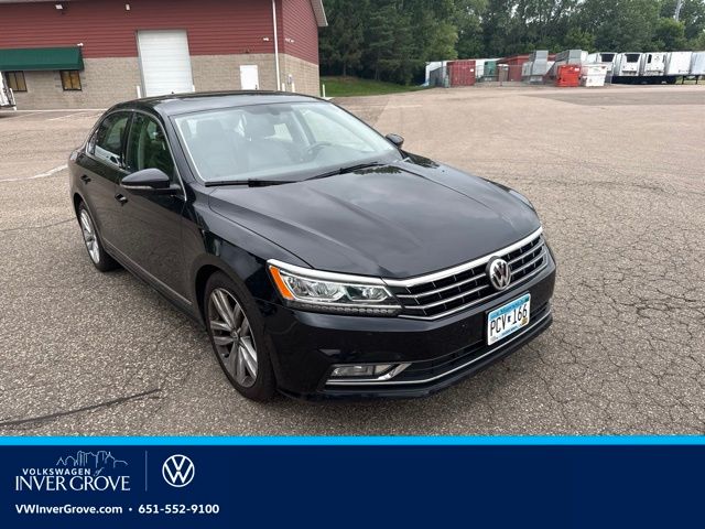2017 Volkswagen Passat V6 SE with Technology Pkg