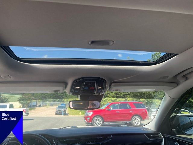 Used 2022 White Jeep Laredo image 10