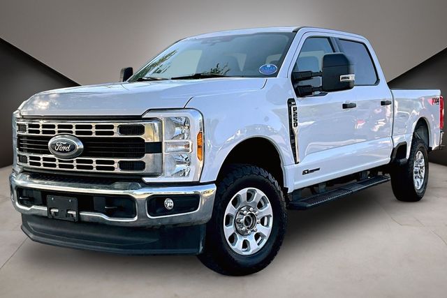 Oxford White 2024 Ford F-250 Super Duty Pickup Truck Four-Wheel Drive Automatic