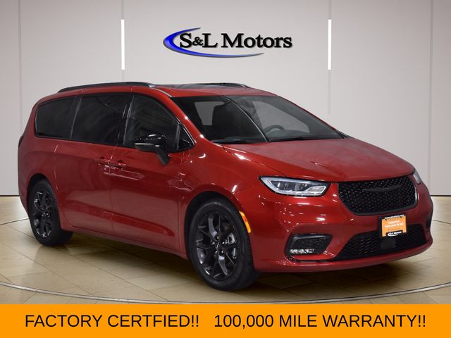 Red Hot Pearlcoat 2025 Chrysler Pacifica Minivan Front-Wheel Drive 9-Speed Automatic
