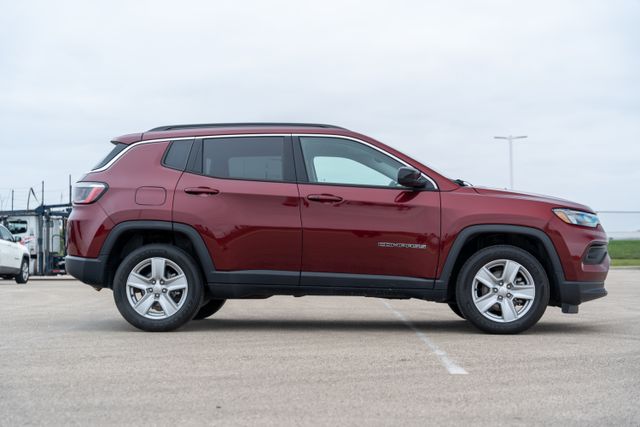 2022 Jeep Compass Latitude 8