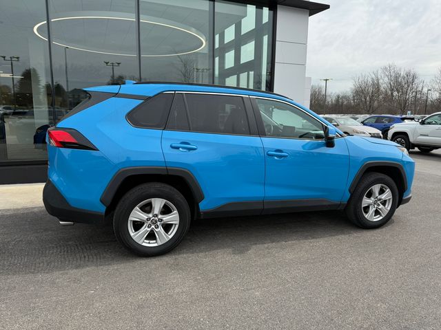 Used 2021  Toyota XLE image 2