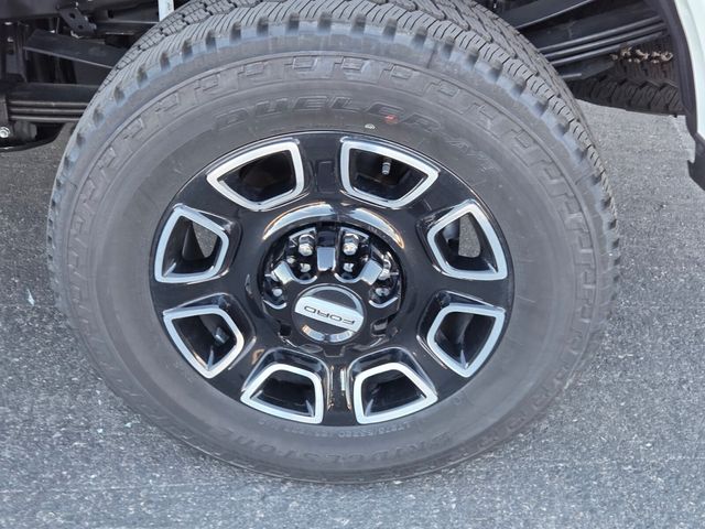 New 2025 Ford Super Duty F-350 Crew Cab Platinum