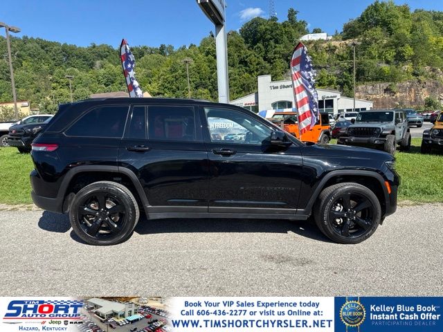 Diamond Black Crystal Pearlcoat 2024 Jeep Grand Cherokee SUV / Crossover Four-Wheel Drive 8-Speed Automatic