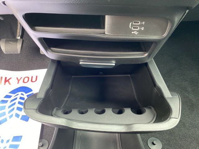 2027 Chrysler Pacifica Select - Diamond Black exterior view 12