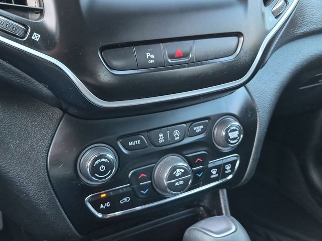 Used 2019 Red Jeep Latitude Plus image 36
