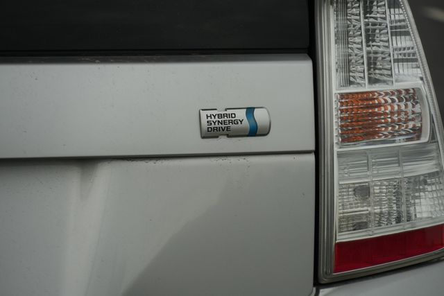 Used 2010  Toyota I image 6