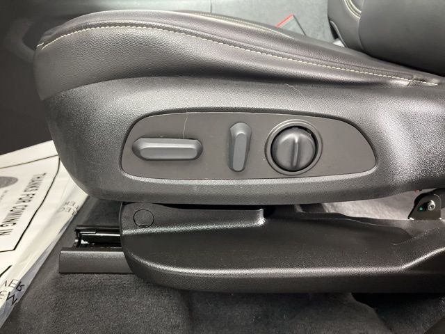 2022 Mosaic Black Metallic Chevrolet Traverse LT Leather AWD SUV