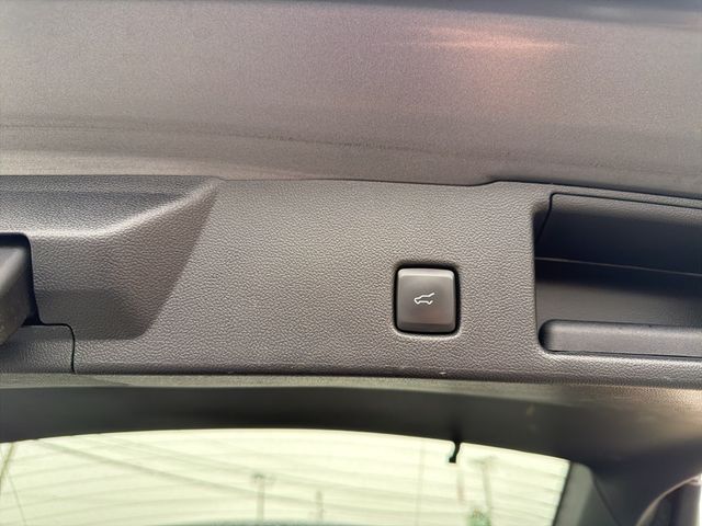Used 2022 Gray Ford SEL image 45