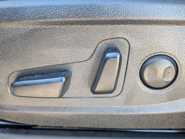 Used 2021 White Hyundai SEL image 14