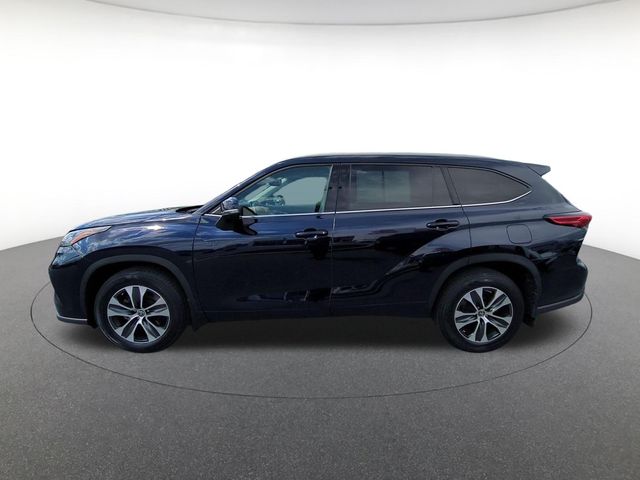 used 2022 Toyota Highlander car, priced at $32,771