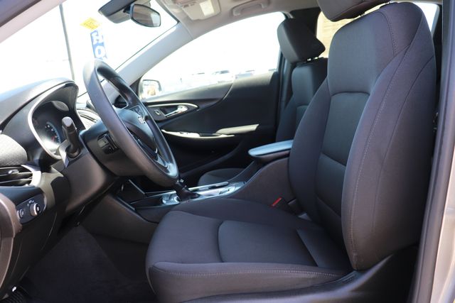 2024 Chevrolet Malibu LT photo
