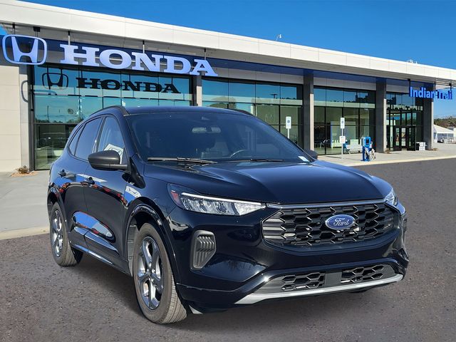 2023 Ford Escape ST-Line 1