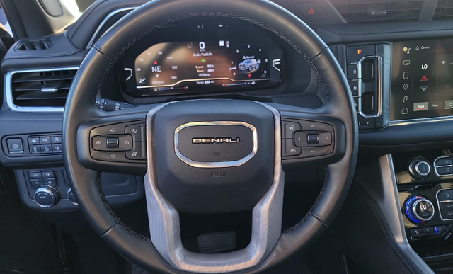 2023 GMC Yukon XL Denali 9