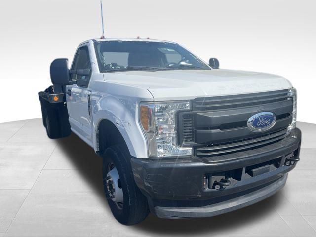 Oxford White 2017 Ford F-350 Super Duty Chassis XL DRW 4WD Pickup Truck Four-Wheel Drive 6-Speed Automatic