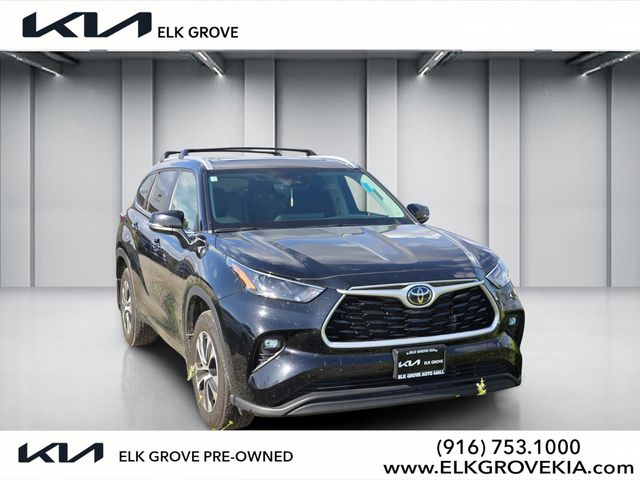 Midnight Black Metallic 2023 Toyota Highlander XLE AWD SUV / Crossover All-Wheel Drive 8-Speed Automatic