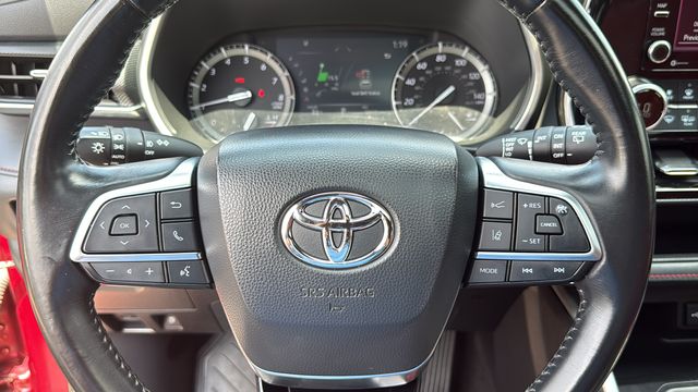 Used 2021 Toyota Highlander SUV