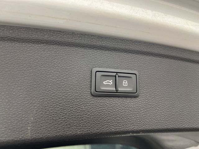 2023 Glacier White Metallic Audi Q5 40 Premium SUV