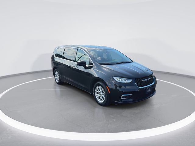 Used 2023 Chrysler Pacifica Van