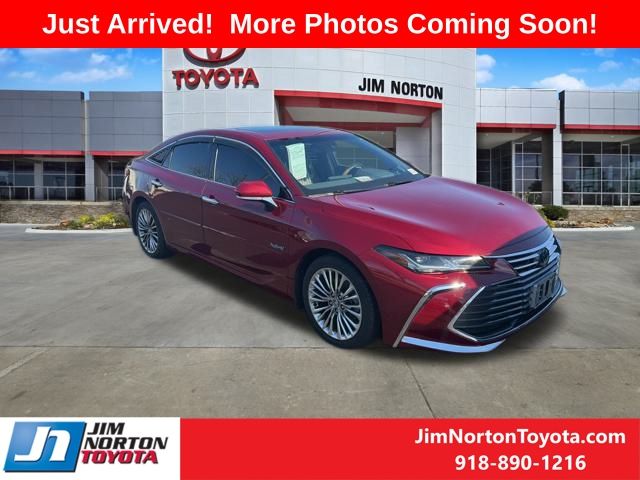 2020 Toyota Avalon Limited's photo