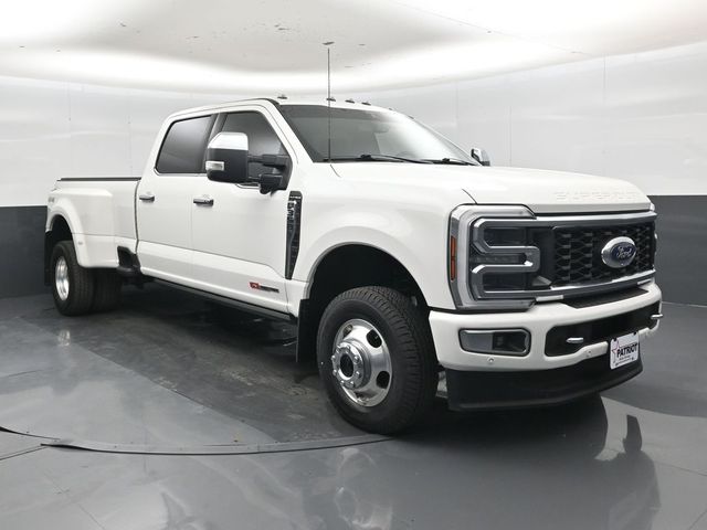 White Metallic 2024 Ford F-350 Super Duty Platinum Crew Cab LB DRW 4WD Pickup Truck Four-Wheel Drive Automatic