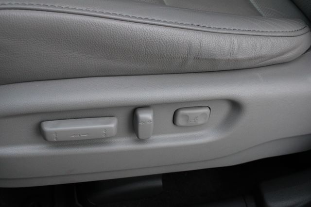 Used 2023 Silver Honda EX-L image 3