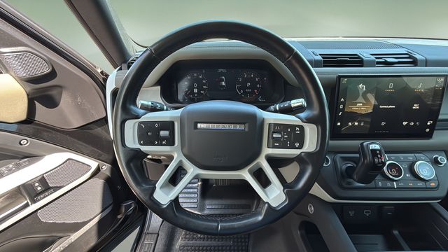 Used 2022  Land Rover SE image 12