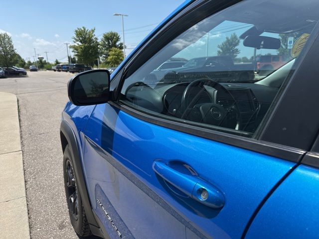 2019 Jeep Cherokee Trailhawk - Hydro Blue Pearlcoat exterior view 13