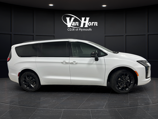 New 2027 Bright White Clearcoat Chrysler Limited image 8