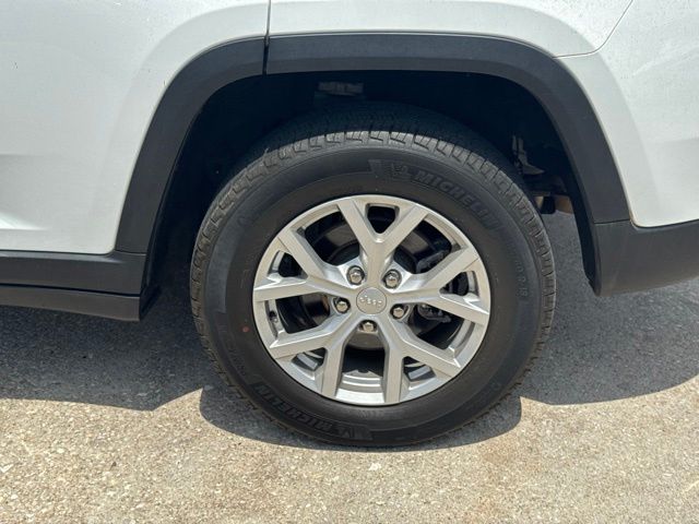 2023 Jeep Grand Cherokee Limited White at Classic Elite Chevrolet Sugar Land