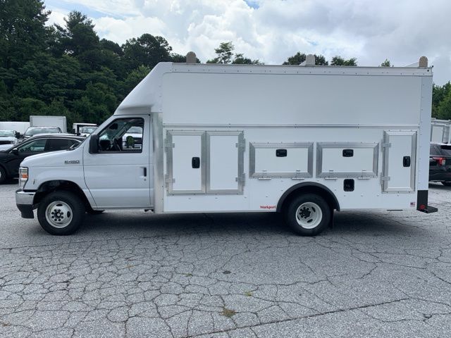 2025 Ford E-450SD Base 2