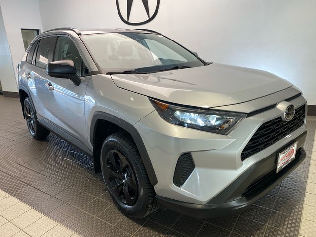 Used 2020  Toyota LE image 2