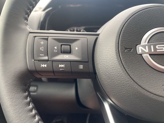 2025 Nissan Pathfinder SV photo
