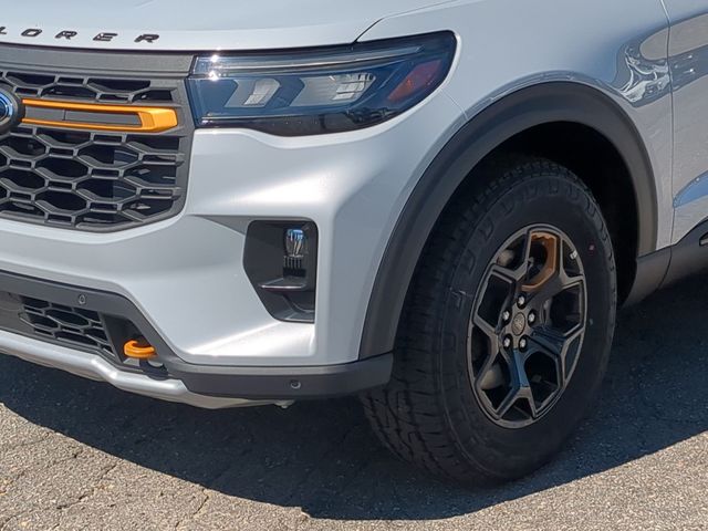 New 2026 Space White Metallic Ford Tremor® image 17