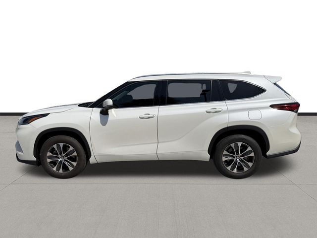 2021 Toyota Highlander XLE White at Don McGill Toyota