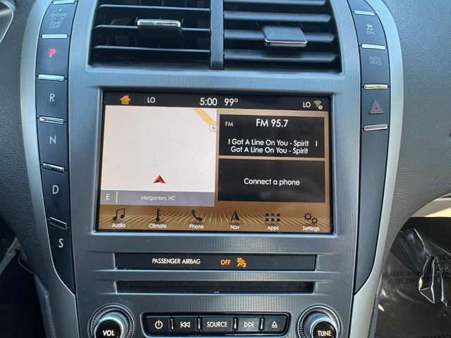 Used 2017 White Lincoln Reserve image 28