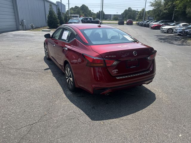 Used 2020 Red Nissan 2.5 SV image 7