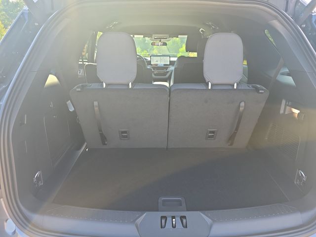 New 2027 Gray Ford 4DR RWD ACTIVE image 14