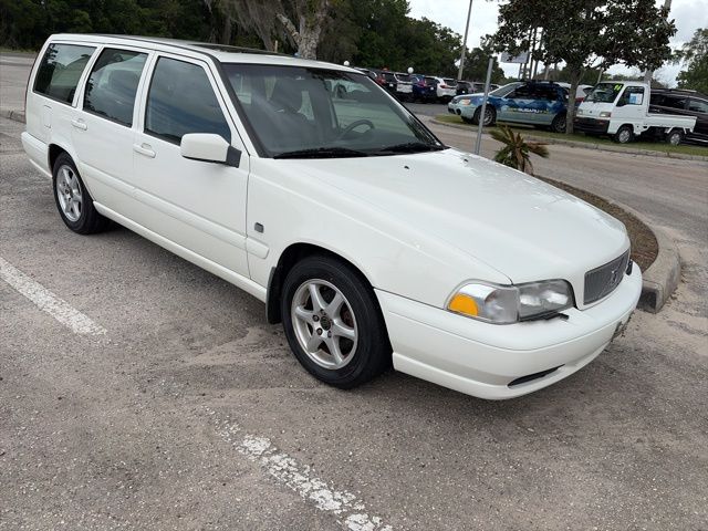 White 1999 Volvo V70 Wagon Wagon Front-Wheel Drive 4-Speed Automatic