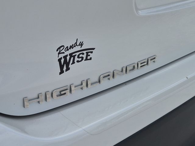 2023 Toyota Highlander - Image 10
