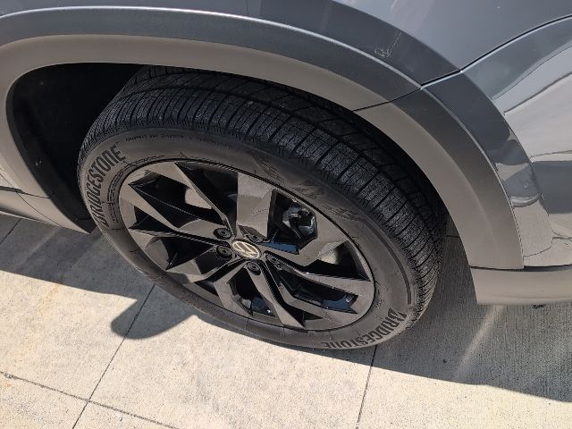 2023 Volkswagen Taos 1.5T SE Gray at Sutliff Volkswagen