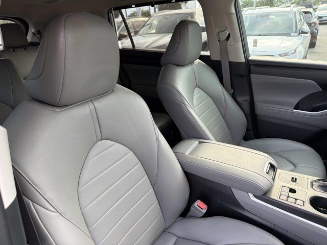 Used 2023 Toyota Highlander SUV