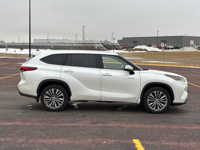 2021 Toyota Highlander Hybrid Platinum