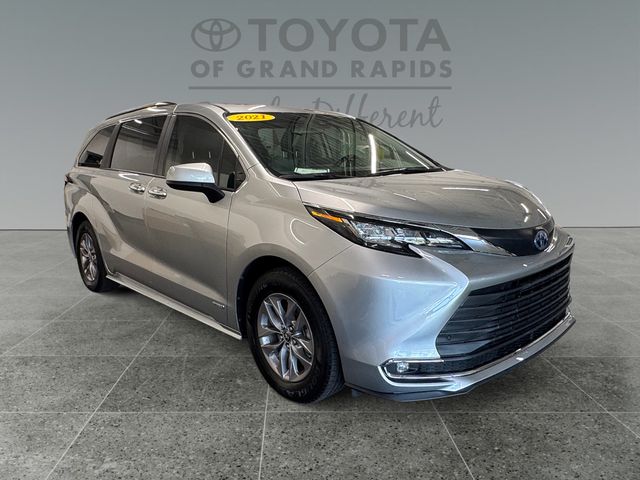 2021 Toyota Sienna XLE 7-Passenger FWD