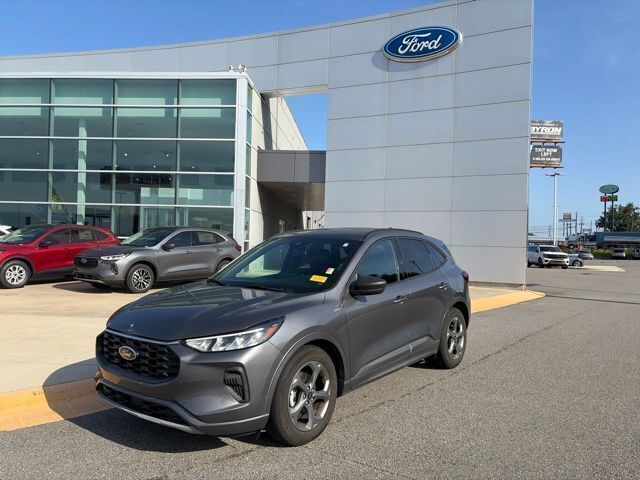  2023 Ford Escape ST-Line FWD   